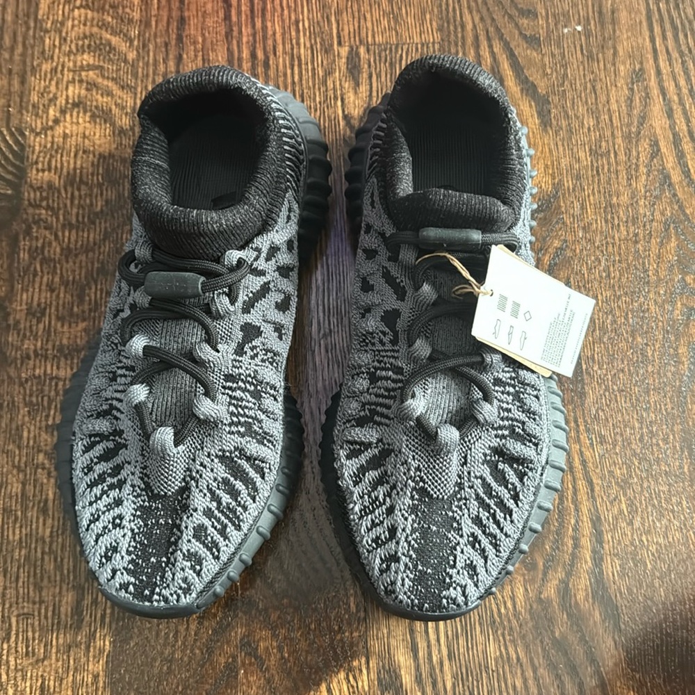 Yeezy 350 v2 compact